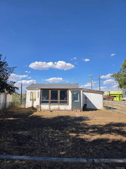 4290 Dodge St, Mills, WY, 82604-2333 | Card Image
