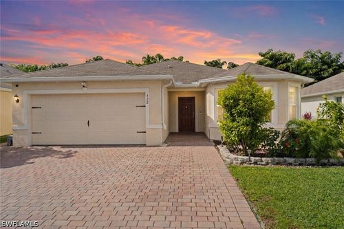 722 Hadley Pl W, NAPLES, FL, 34104-0883 | Card Image