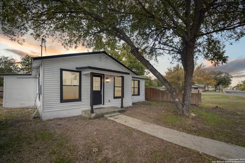 2204 Avenue N, Hondo, TX, 78861-2847 | Card Image