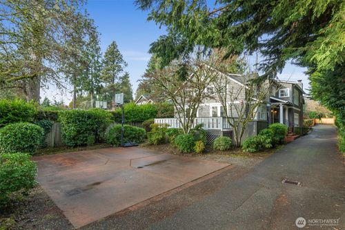 7626 Ne 8th Street, Medina, WA, 98039 | Card Image