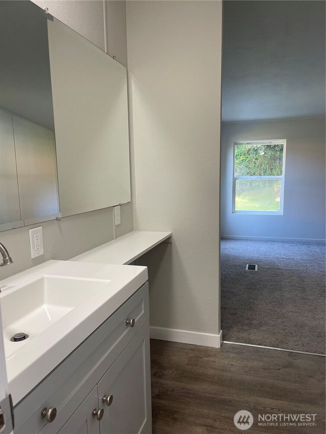 ...and looking back to the bedroom | Image 17