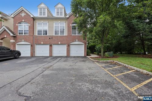 101 Rock Creek Dr, Clifton, NJ, 07014-2018 | Card Image