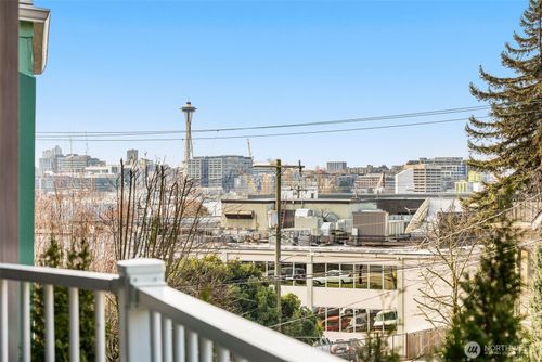 apt-103-1906 Franklin Pl E, Seattle, WA, 98102-3627 | Card Image