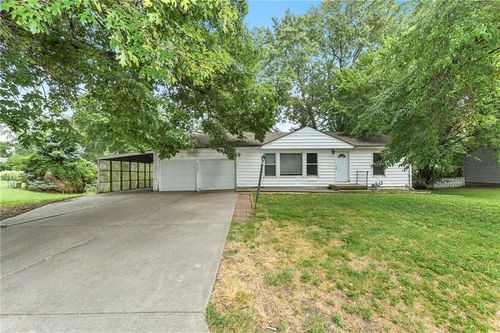 6121 Willow Ave, Raytown, MO, 64133-4115 | Card Image