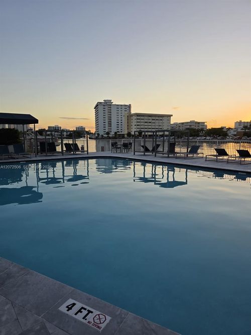 809-1833 S Ocean Dr, Hallandale Beach, FL, 33009-4941 | Card Image