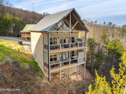 804 Peak Loop Way, Pigeon Forge, TN, 37862 | Card Image