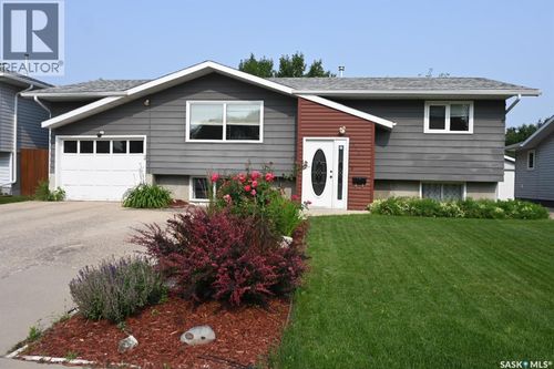 521 Guelph Cres, Saskatoon, SK, S7H4R3 | Card Image