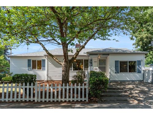 7413 Se Pine St, Portland, OR, 97215-1479 | Card Image