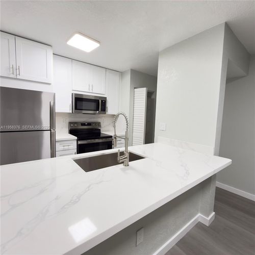 21-18206 Mediterranean Blvd, Hialeah, FL, 33015-5758 | Card Image