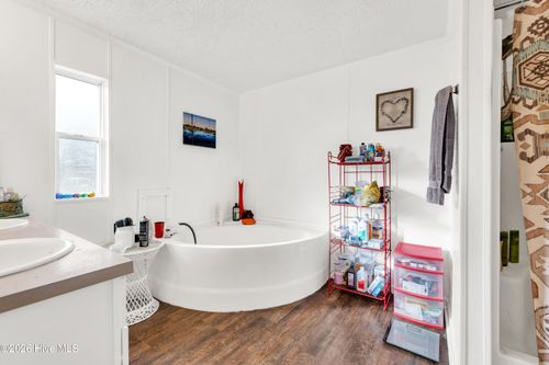 644 Woodpecker Pkwy, Rocky Point, NC, 28457-7607 | Card Image