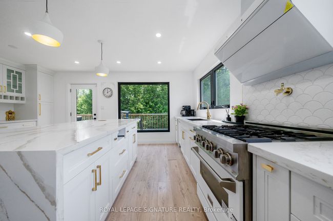 20 Hillview Cres, House other with 6 bedrooms, 5 bathrooms and 8 parking in Midhurst ON | Image 4