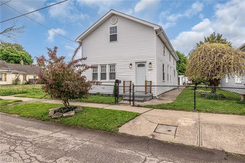 3229 W 52nd St, Cleveland, OH, 44102-5875 | Card Image