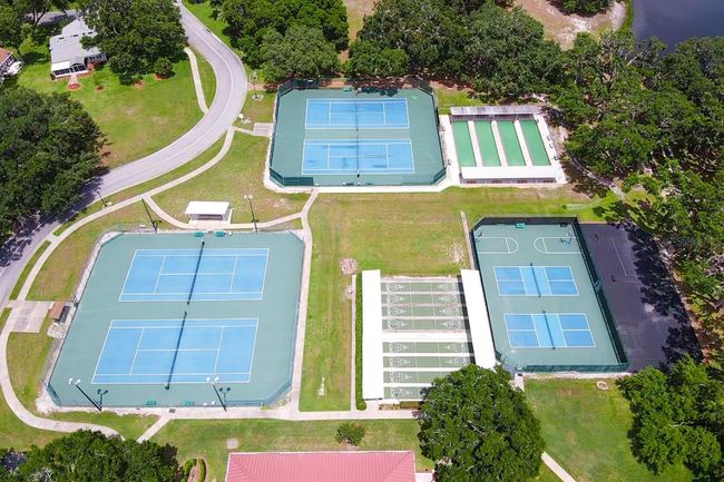 5512 Rosewall Cir, House other with 2 bedrooms, 2 bathrooms and null parking in LEESBURG FL | Image 37