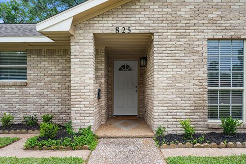 825 James Street, Deer Park, TX, 77536 | Card Image