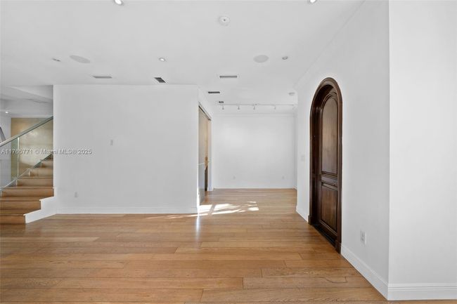 B - 464 Fernwood Rd, Townhouse with 3 bedrooms, 3 bathrooms and null parking in Key Biscayne FL | Image 6