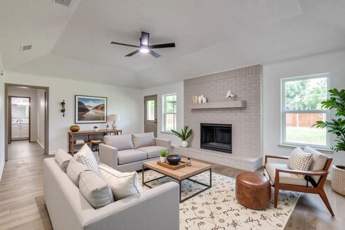 402 Country Meadow Dr, Mansfield, TX, 76063-5907 | Card Image