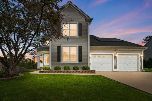 215 S Winthrop Dr, Round Lake, IL, 60073-8150 | Card Image