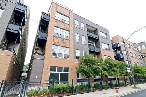 303-2933 Clybourn Ave, Chicago, IL, 60618-8193 | Card Image