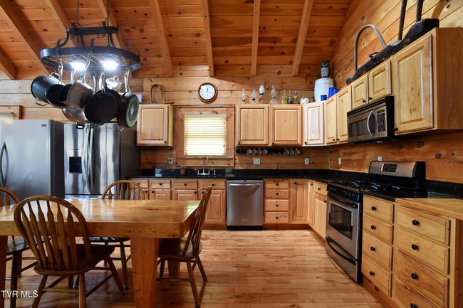 308 Walnut Mountain Farms Loop, House other with 4 bedrooms, 3 bathrooms and null parking in Roan Mountain TN | Image 10