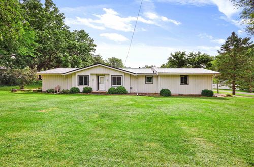 2730 Westchester Cir, Stoughton, WI, 53589-4154 | Card Image
