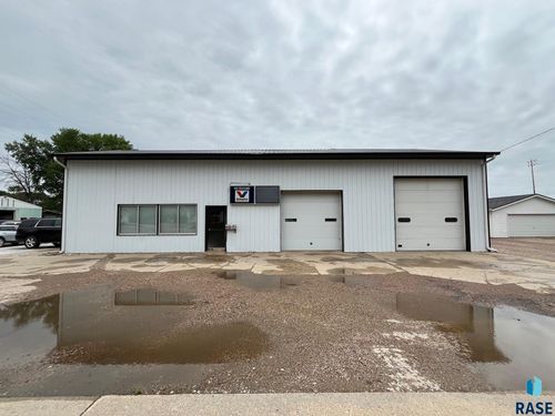 705 W 5th St, Canton, SD, 57013-1528 | Card Image