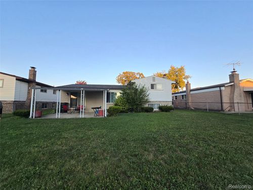 36177 Waltham Dr, Sterling Heights, MI, 48310-4504 | Card Image