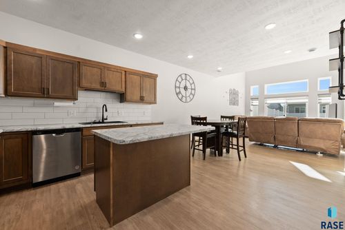 5515 S Huntwood Ave, Sioux Falls, SD, 57108-3421 | Card Image