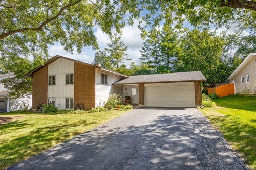 6313 Macarthur Dr, Woodridge, IL, 60517-1340 | Card Image