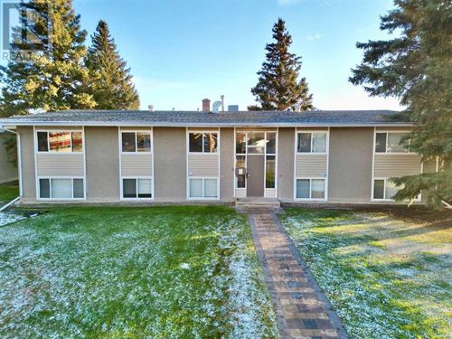 9523 88 Ave, Peace River, AB, T8S1G6 | Card Image