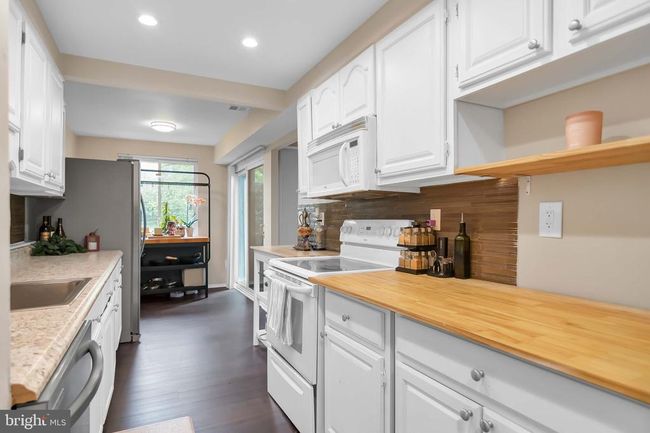 APT-101 - 2817 Jermantown Rd, Condo with 2 bedrooms, 2 bathrooms and null parking in OAKTON VA | Image 11
