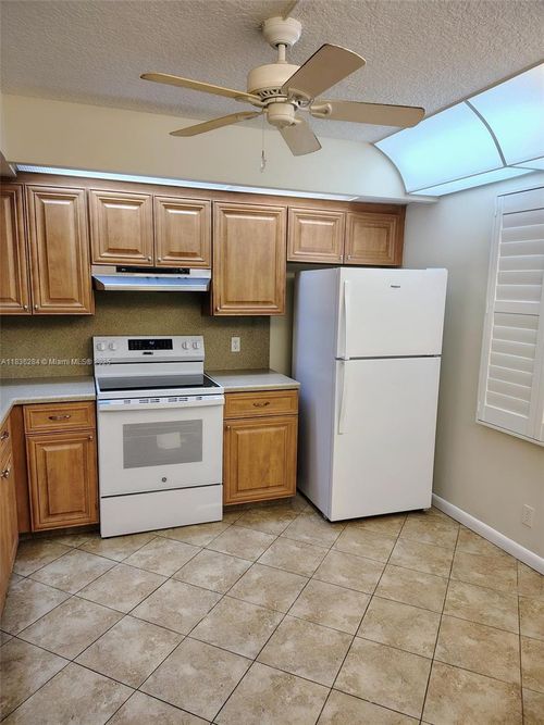 apt-208b-1001 Sw 128th Ter, PEMBROKE PINES, FL, 33027-1930 | Card Image