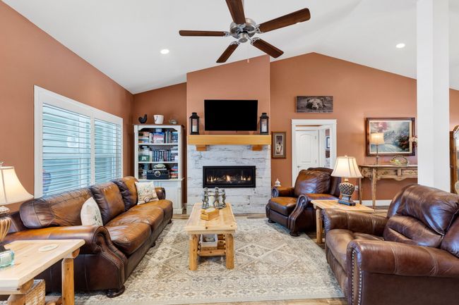 887 Bear Creek Trl, House other with 3 bedrooms, 2 bathrooms and null parking in Victor MT | Image 23