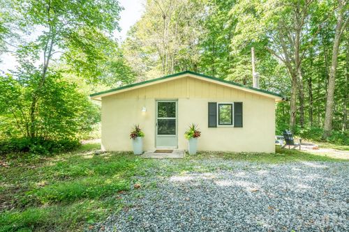2777 Hickory Nut Gap Rd, Newland, NC, 28657-9473 | Card Image