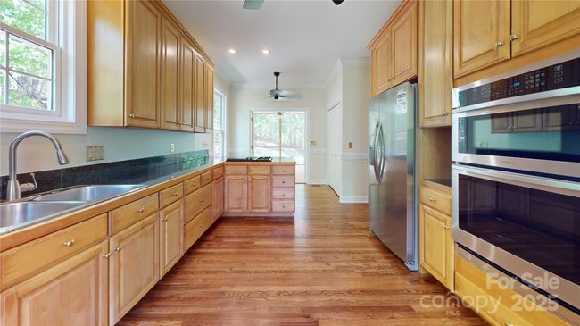 Plenty of room for more than one cook. | Image 13