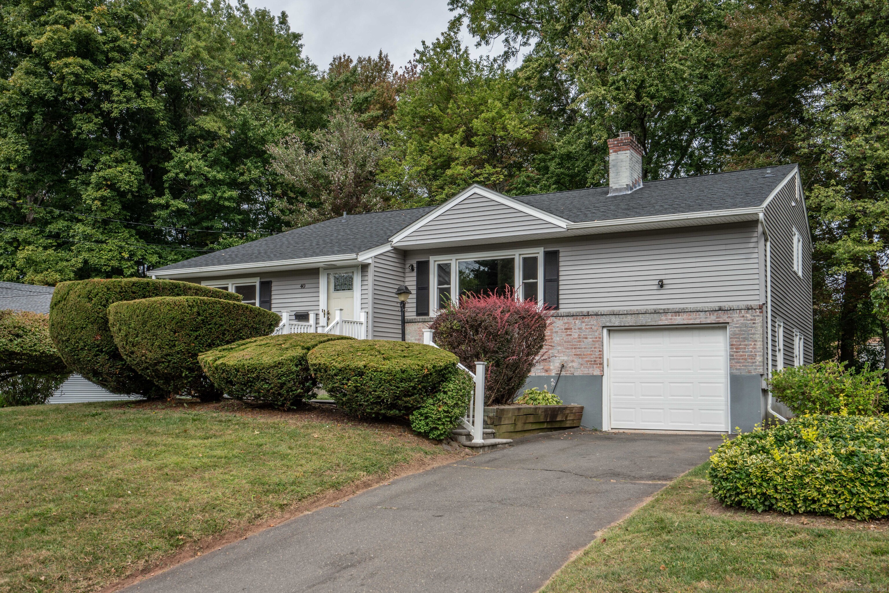 Hilldale Rd, West Hartford, CT 06117