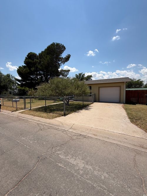 1102 W Taylor Ave, Lovington, NM, 88260 | Card Image