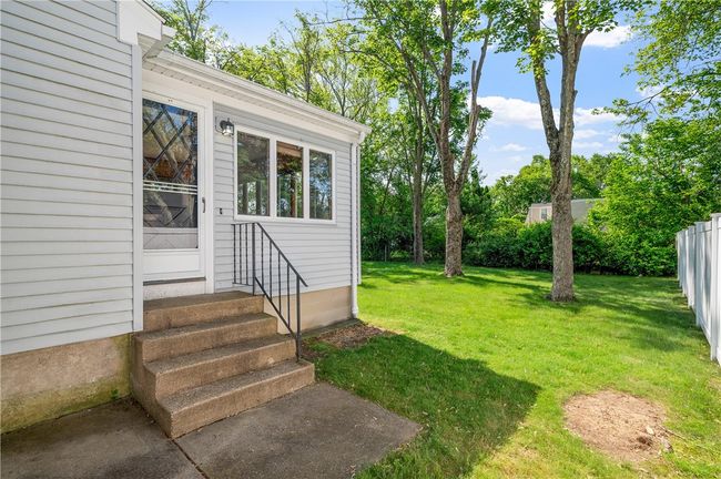 30 Winthrop St, House other with 3 bedrooms, 1 bathrooms and 3 parking in Riverside RI | Image 27