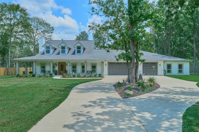 Discover spacious living with this expansive 7-bedroom home featuring 4 modern bathrooms and a fully-equipped in-law suite. Enjoy the convenience of automated sprinkler systems for both the front and rear lush lawns. | Image 2