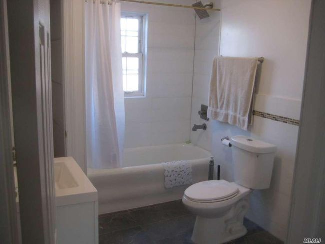 47 188 Th St, House other with 3 bedrooms, 2 bathrooms and null parking in Flushing NY | Image 14