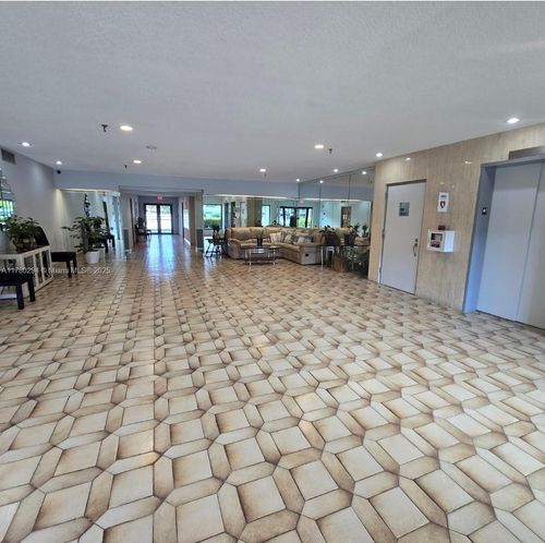 apt-217-1301 Ne 7th St, Hallandale Beach, FL, 33009-3677 | Card Image