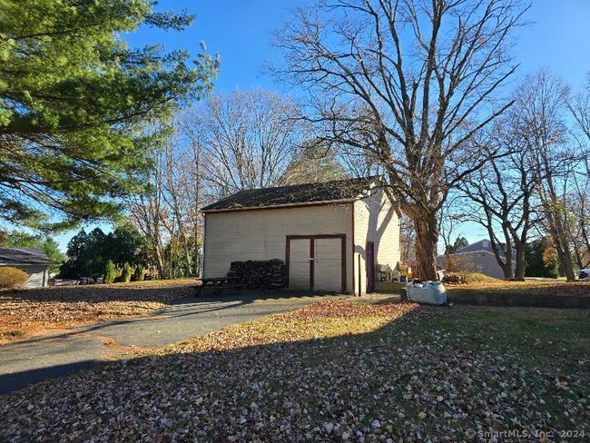 1484 East St N, Home with 5 bedrooms, 2 bathrooms and null parking in Suffield CT | Image 4