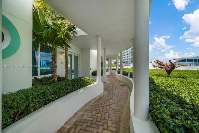 UNIT-13 - 100 S Pointe Dr, Condo with 3 bedrooms, 4 bathrooms and null parking in Miami Beach FL | Image 17