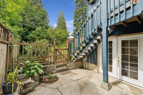 a-9533 Lake Shore Blvd Ne, Seattle, WA, 98115-2645 | Card Image