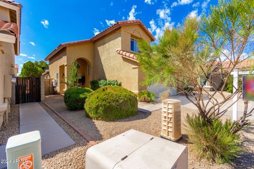 3223 E Poinsettia Dr, Phoenix, AZ, 85028-1336 | Card Image