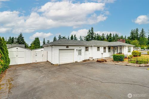 813 N 16th Ave, Kelso, WA, 98626-4817 | Card Image