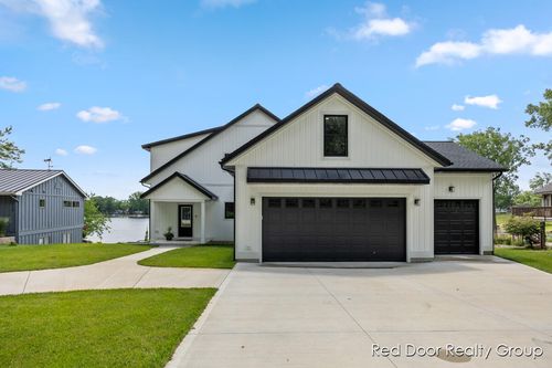 7956 Island Ct, Stanwood, MI, 49346-8920 | Card Image
