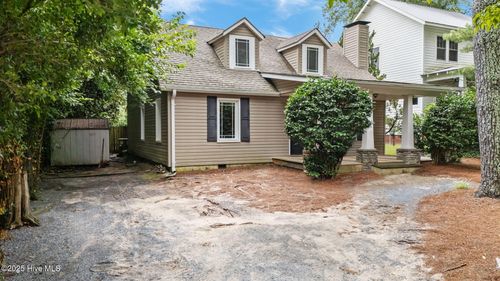 835 N Ashe St, Southern Pines, NC, 28387-4905 | Card Image