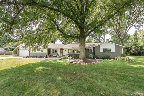 4990 Broomfield Ln, West Bloomfield, MI, 48322-4335 | Card Image
