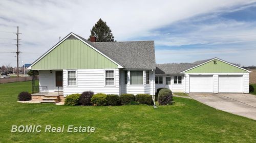 9555 Birch Run Rd, Birch Run, MI, 48415-9613 | Card Image