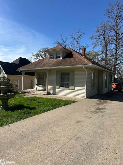 932 Sheffield St, Ottumwa, IA, 52501-2250 | Card Image